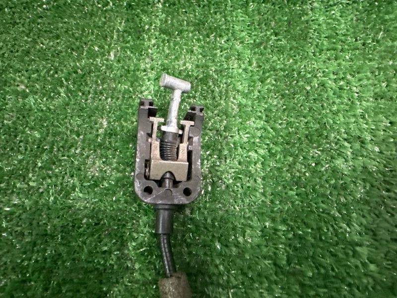 Замок двери Skoda Yeti 2011