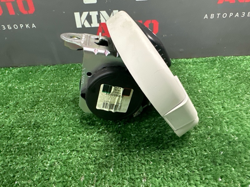 Ремень безопасности задний центр Skoda Yeti 2011