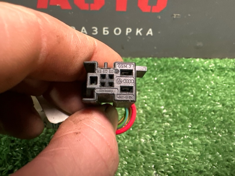 Проводка стеклоподъёмника Skoda Yeti 2011