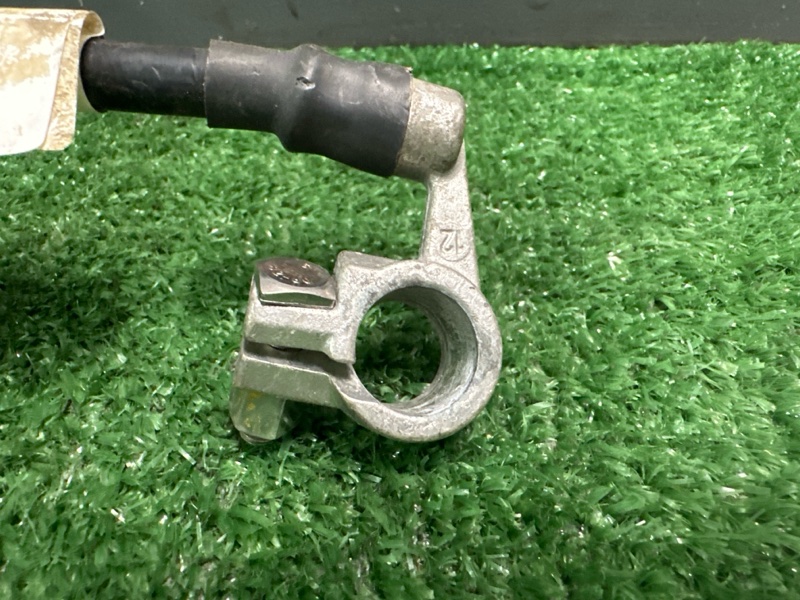 Минусовая клемма АКБ Skoda Yeti 2011