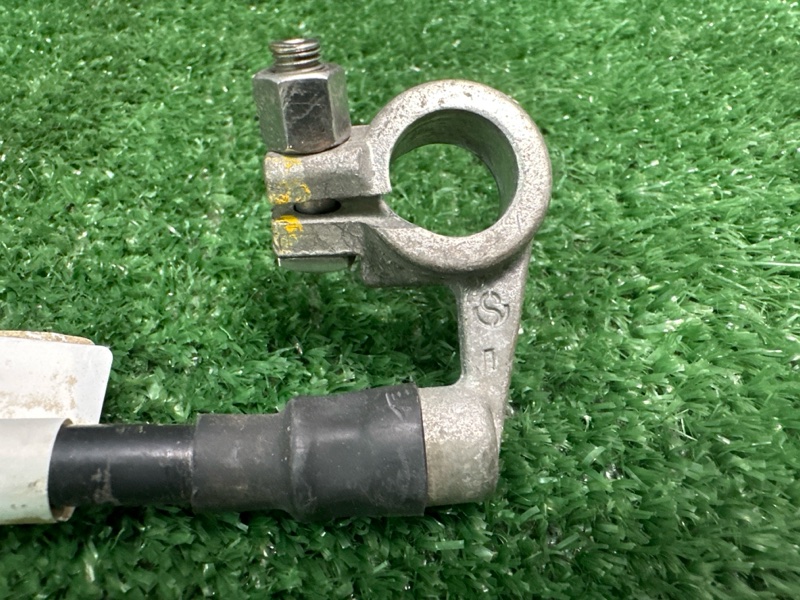 Минусовая клемма АКБ Skoda Yeti 2011