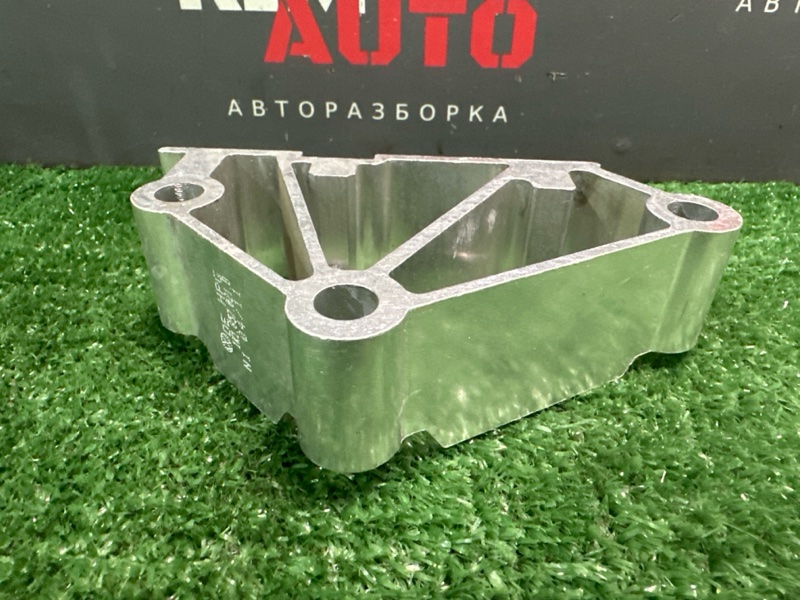 Кронштейн Торпедо Skoda Yeti 2011