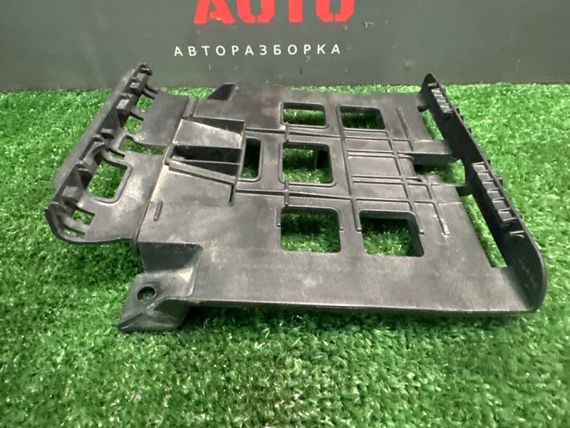 Кронштейн блока управления двигателем Skoda Yeti 2011