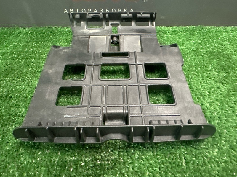 Кронштейн блока управления двигателем Skoda Yeti 2011
