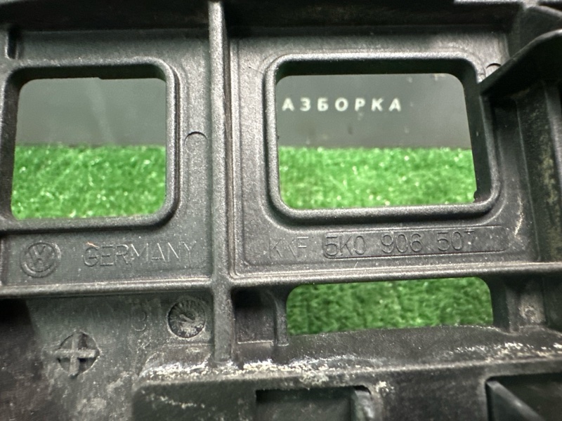 Кронштейн блока управления двигателем Skoda Yeti 2011