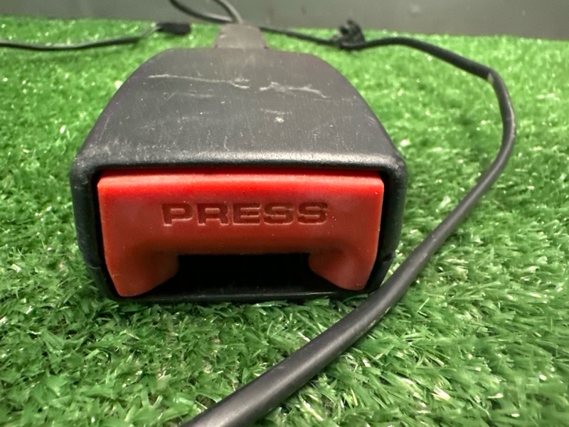 Замок ремня безопасности Skoda Yeti 2011