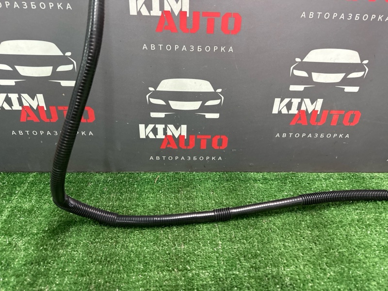 Трубка вентиляции картерных газов Skoda Yeti 2011