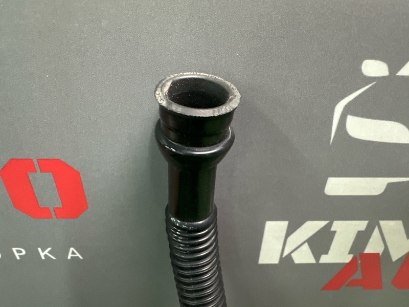 Трубка вентиляции картерных газов Skoda Yeti 2011