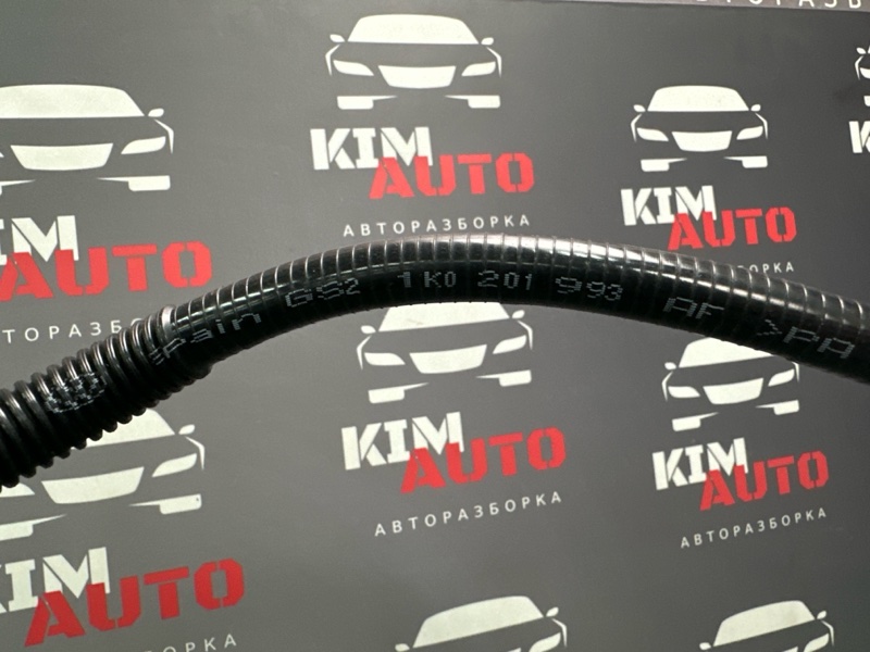 Трубка вентиляции картерных газов Skoda Yeti 2011