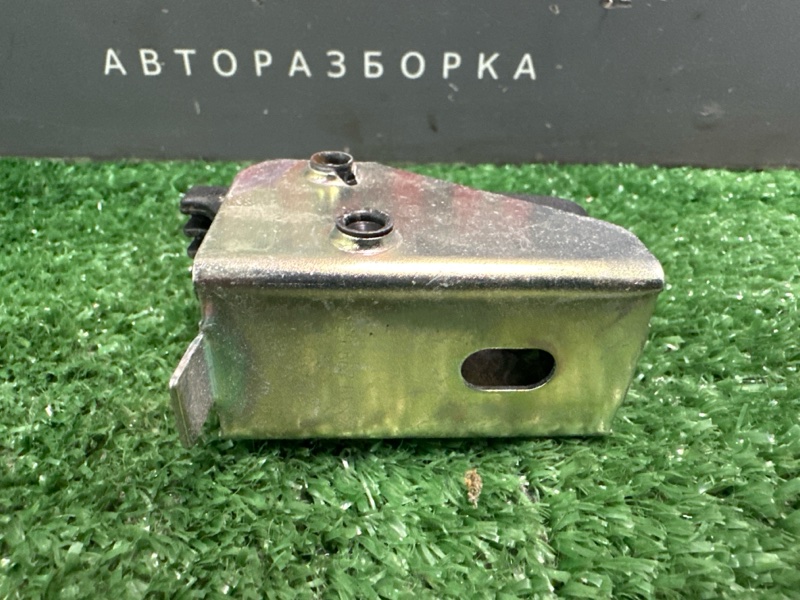 Крючок багажника Skoda Fabia 2 2012 HB