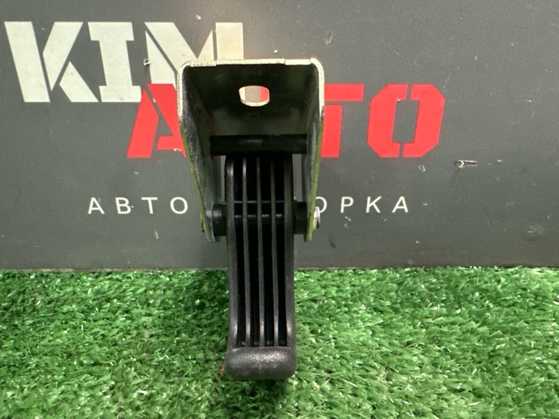 Крючок багажника Skoda Fabia 2 2012 HB