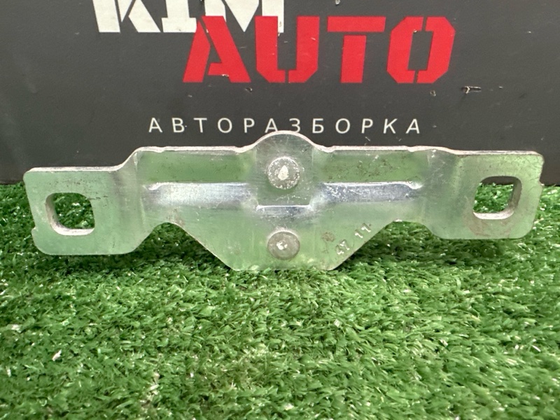 Ответная часть замка багажника Skoda Fabia 2 2012 HB