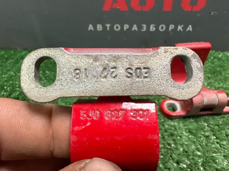 Петли крышки багажника Skoda Fabia 2 2012 HB