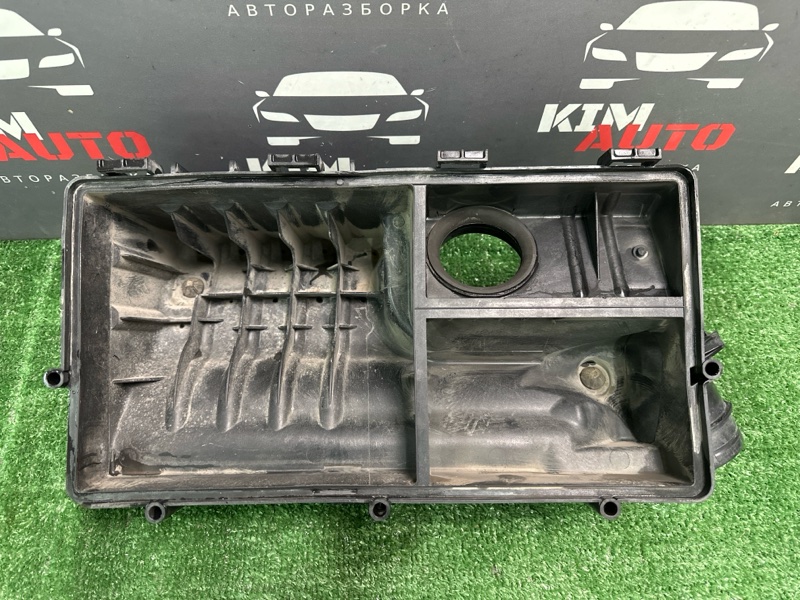 Корпус воздушного фильтра Skoda Fabia 2 2012 HB
