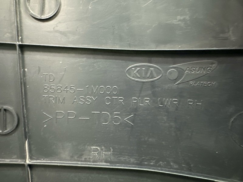 Накладка центральной стойки нижняя Kia Cerato 2 TD 2011
