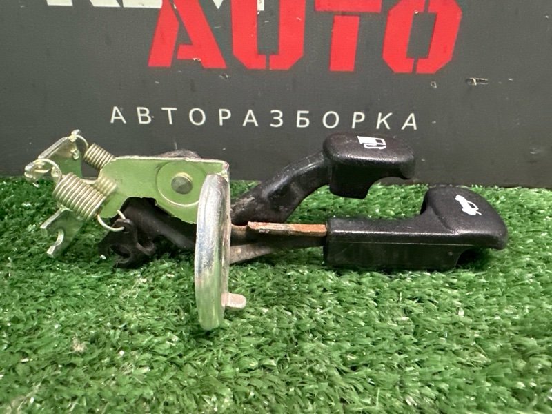 Ручка открывания бензобака и багажника Kia Cerato 2 TD 2011