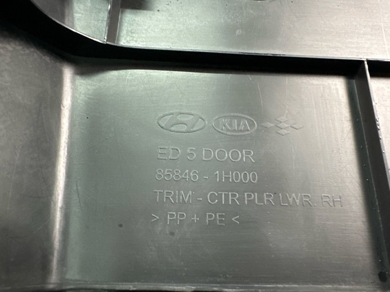 Накладка центральной стойки нижняя Kia Ceed SW 2011 ED