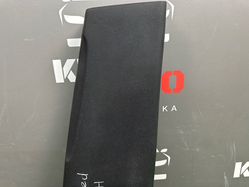 Накладка центральной стойки нижняя Kia Ceed SW 2011 ED