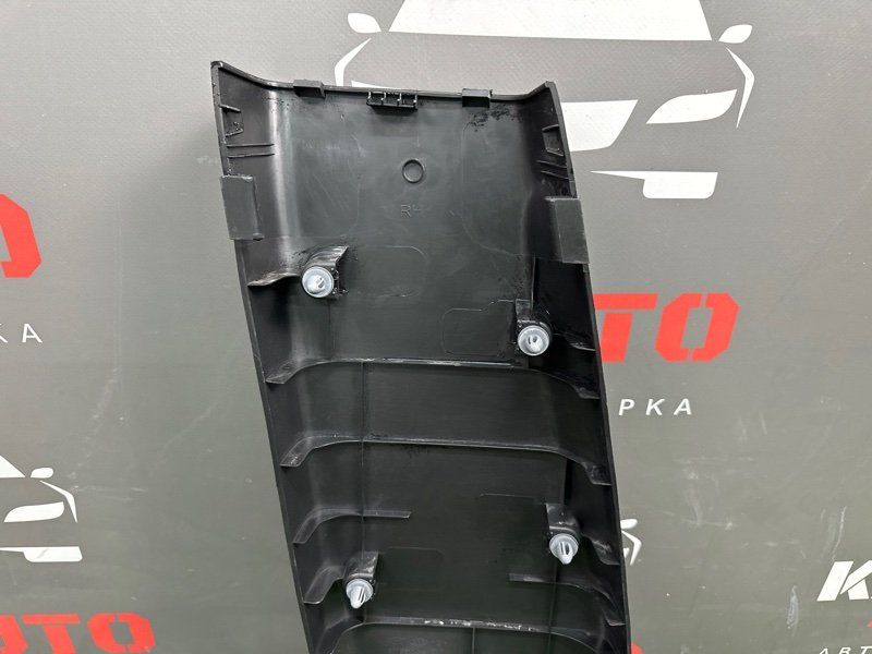 Накладка центральной стойки нижняя Kia Ceed SW 2011 ED