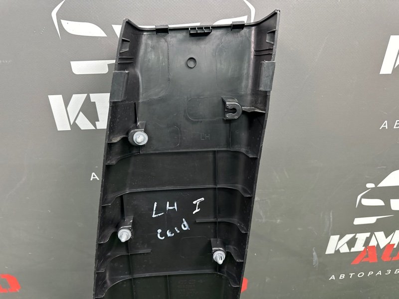 Накладка центральной стойки нижняя Kia Ceed SW 2011 ED