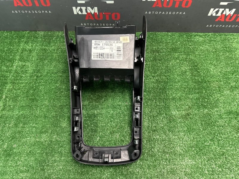Накладка центральной консоли Kia Ceed SW 2011 ED