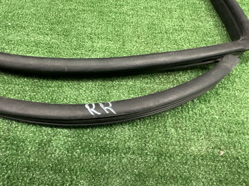 Уплотнитель проема двери Kia Ceed SW 2011 ED