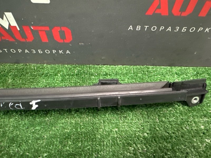 Направляющая стекла задней двери Kia Ceed SW 2010 ED