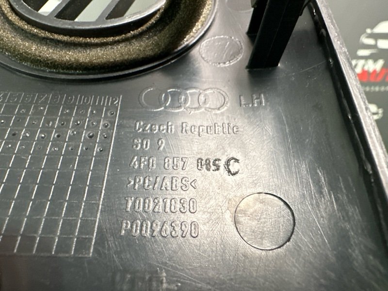 Накладка торпедо боковая Audi A6 quattro 2007 C6