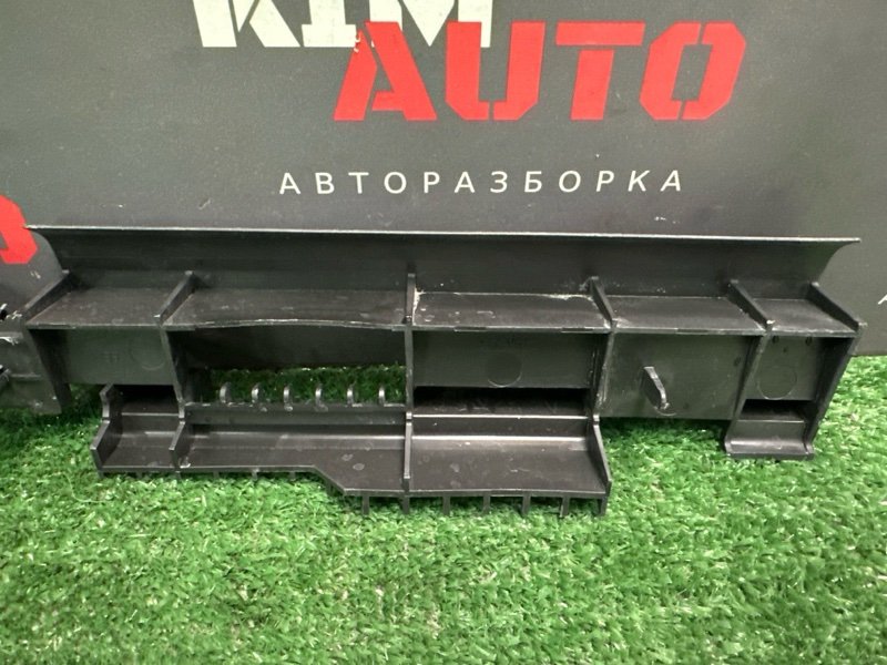 Кронштейн накладки порога Audi A6 quattro 2007 C6