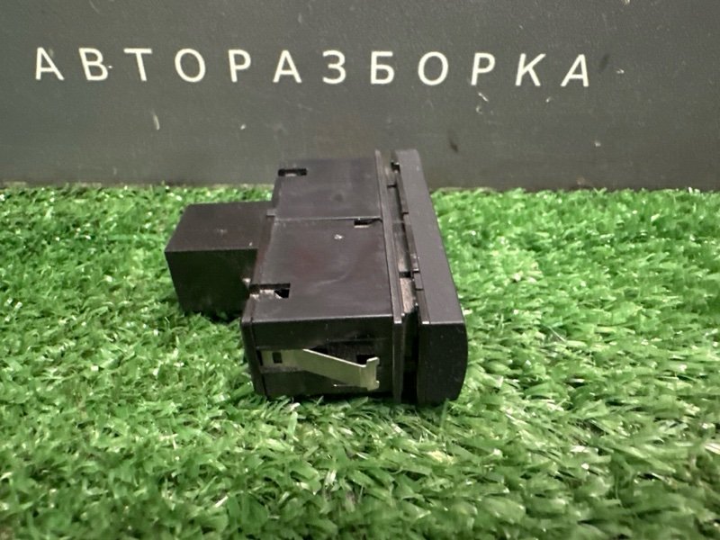 Кнопка аварийной сигнализации Audi A6 quattro 2007 C6