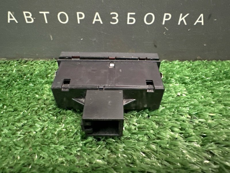 Кнопка аварийной сигнализации Audi A6 quattro 2007 C6