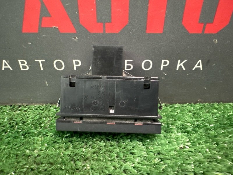 Кнопка аварийной сигнализации Audi A6 quattro 2007 C6