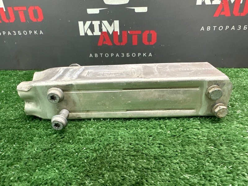 Кронштейн усилителя переднего бампера Audi A6 quattro 2007 C6