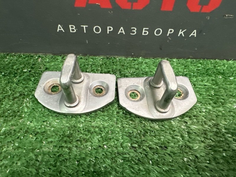 Ответная часть замка двери Lada X-Ray Cross 2022