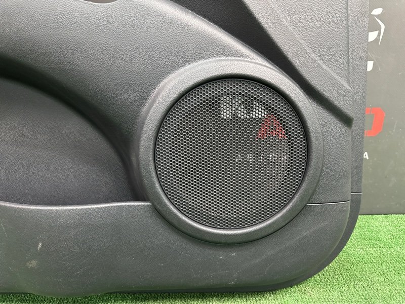 Обшивка двери Kia Sportage 2 2009 KM