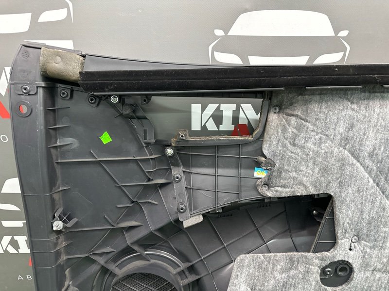 Обшивка двери Kia Sportage 2 2009 KM