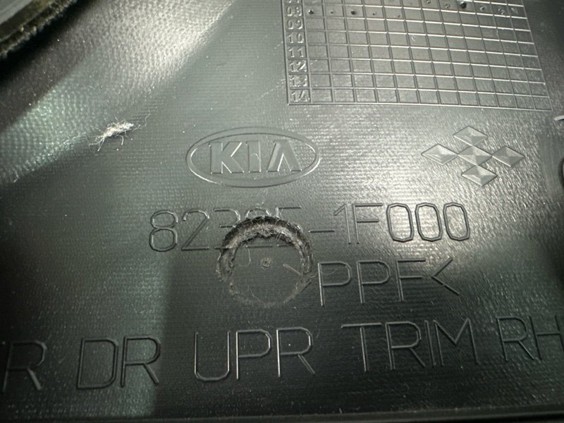 Обшивка двери Kia Sportage 2 2009 KM