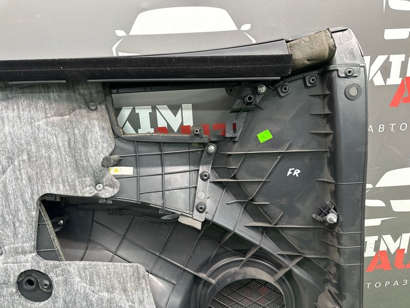 Обшивка двери Kia Sportage 2 2009 KM