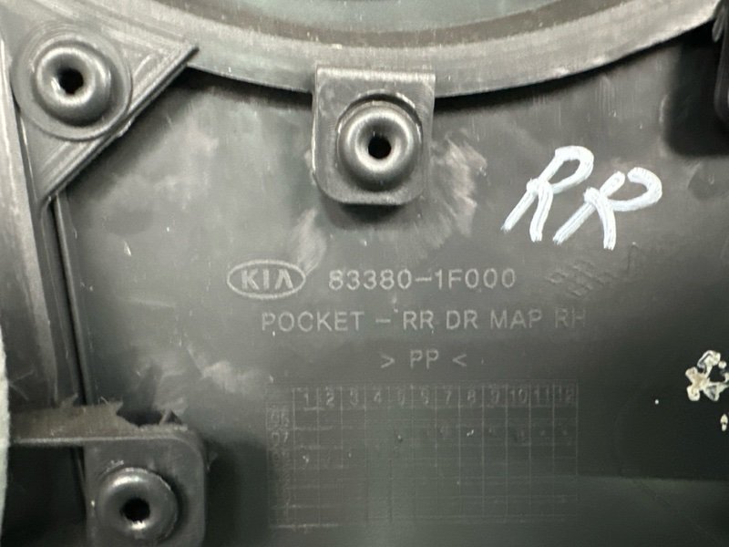 Обшивка двери Kia Sportage 2 2009 KM