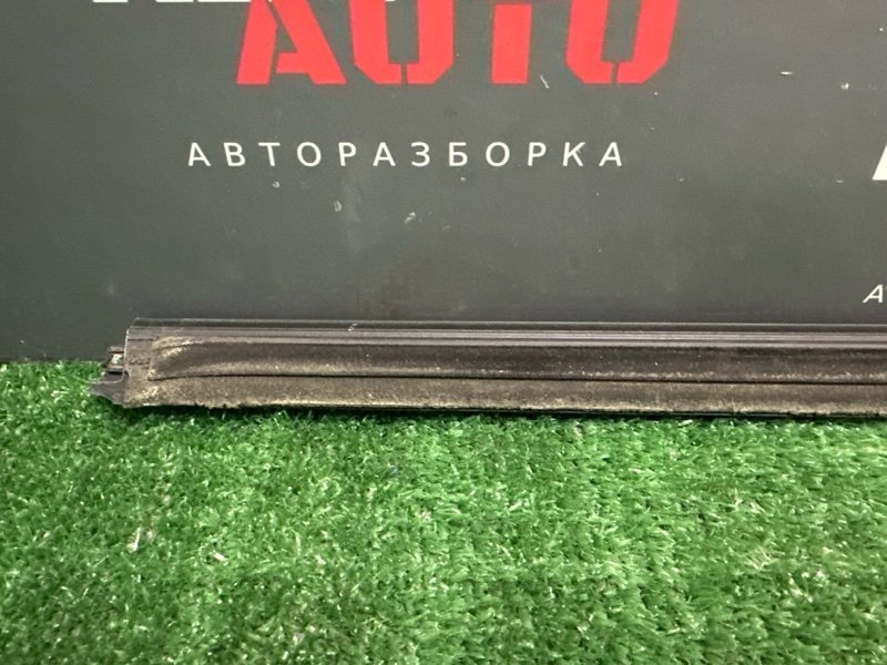 Уплотнитель стекла наружный (Бархотка) Kia Sportage 2 2009 KM