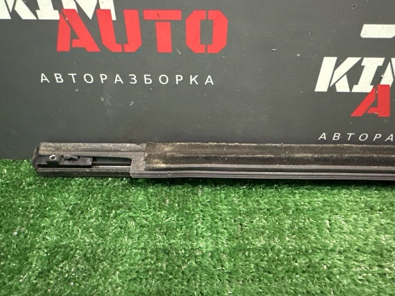 Уплотнитель стекла наружный (Бархотка) Kia Sportage 2 2009 KM
