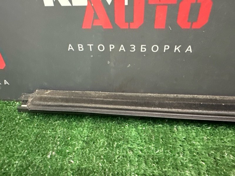 Уплотнитель стекла наружный (Бархотка) Kia Sportage 2 2009 KM