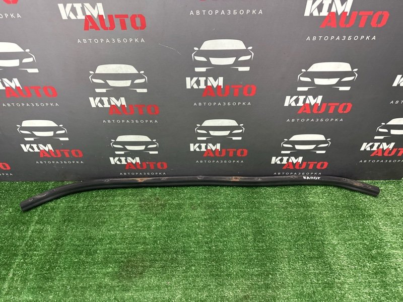 Уплотнитель капота Kia Sportage 2 2009 KM