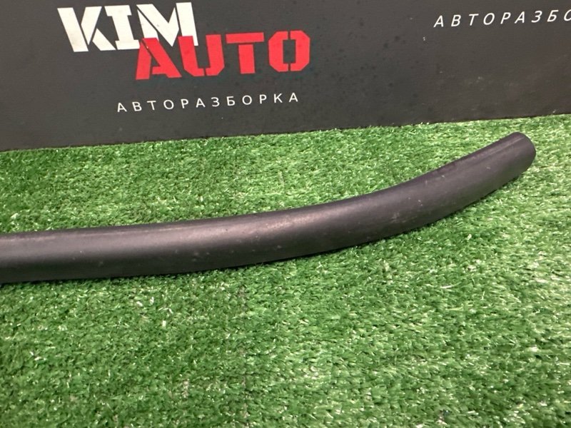 Уплотнитель капота Kia Sportage 2 2009 KM