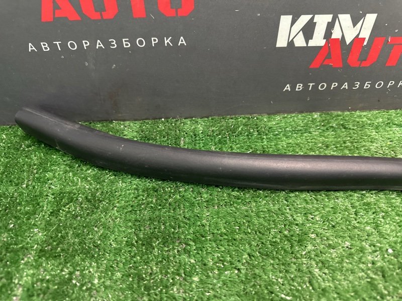 Уплотнитель капота Kia Sportage 2 2009 KM