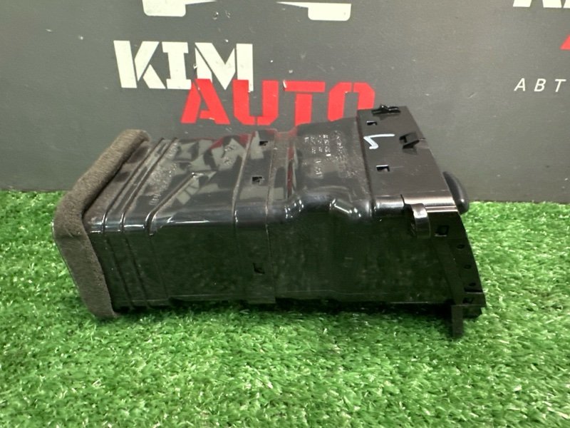 Дефлектор отопителя центральный Kia Sportage 2 2009 KM