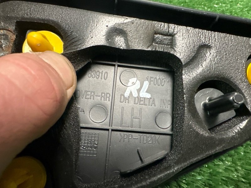 Накладка двери внутренняя Kia Sportage 2 2009 KM