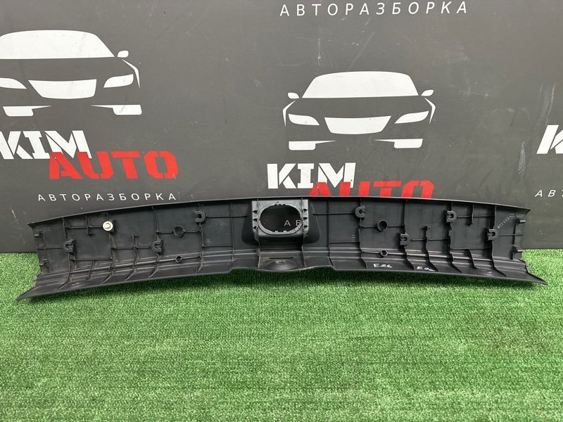 Накладка замка багажника Kia Sportage 2 2009 KM