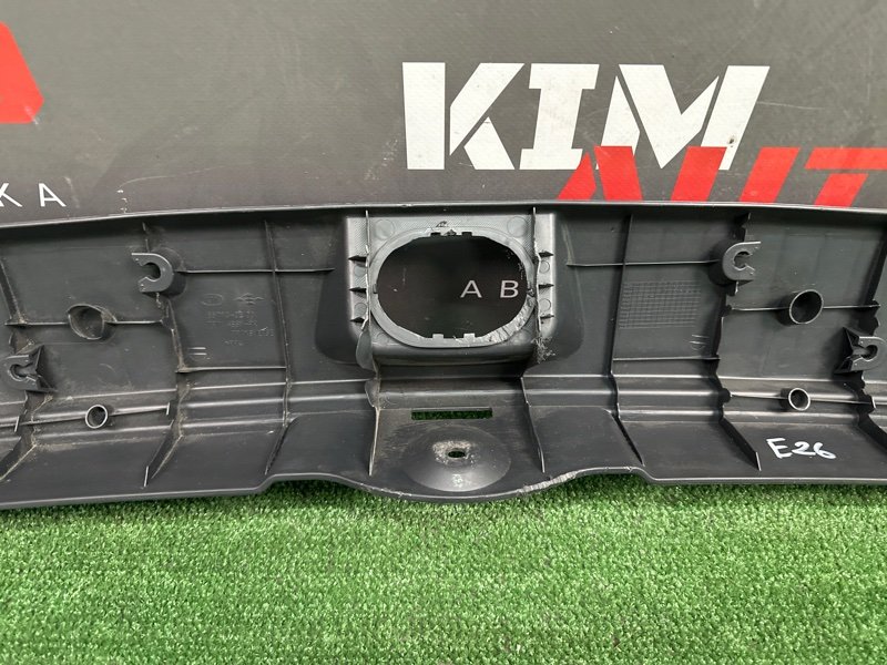 Накладка замка багажника Kia Sportage 2 2009 KM