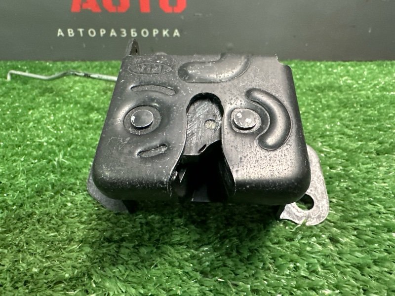 Замок стекла крышки багажника Kia Sportage 2 2009 KM